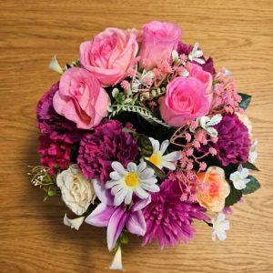 L’Art Floral Éternel : Composition Artisanale aux Couleurs de l’Aurore