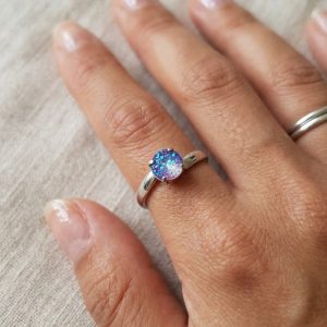 L’Élégance Intuitive : Ma Bague Artisanale en Acier Inoxydable et Cristal Swarovski Cappuccino