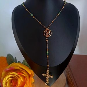 Collier Chapelet Chrétien en Acier PVD Or et Perles Vert Émeraude